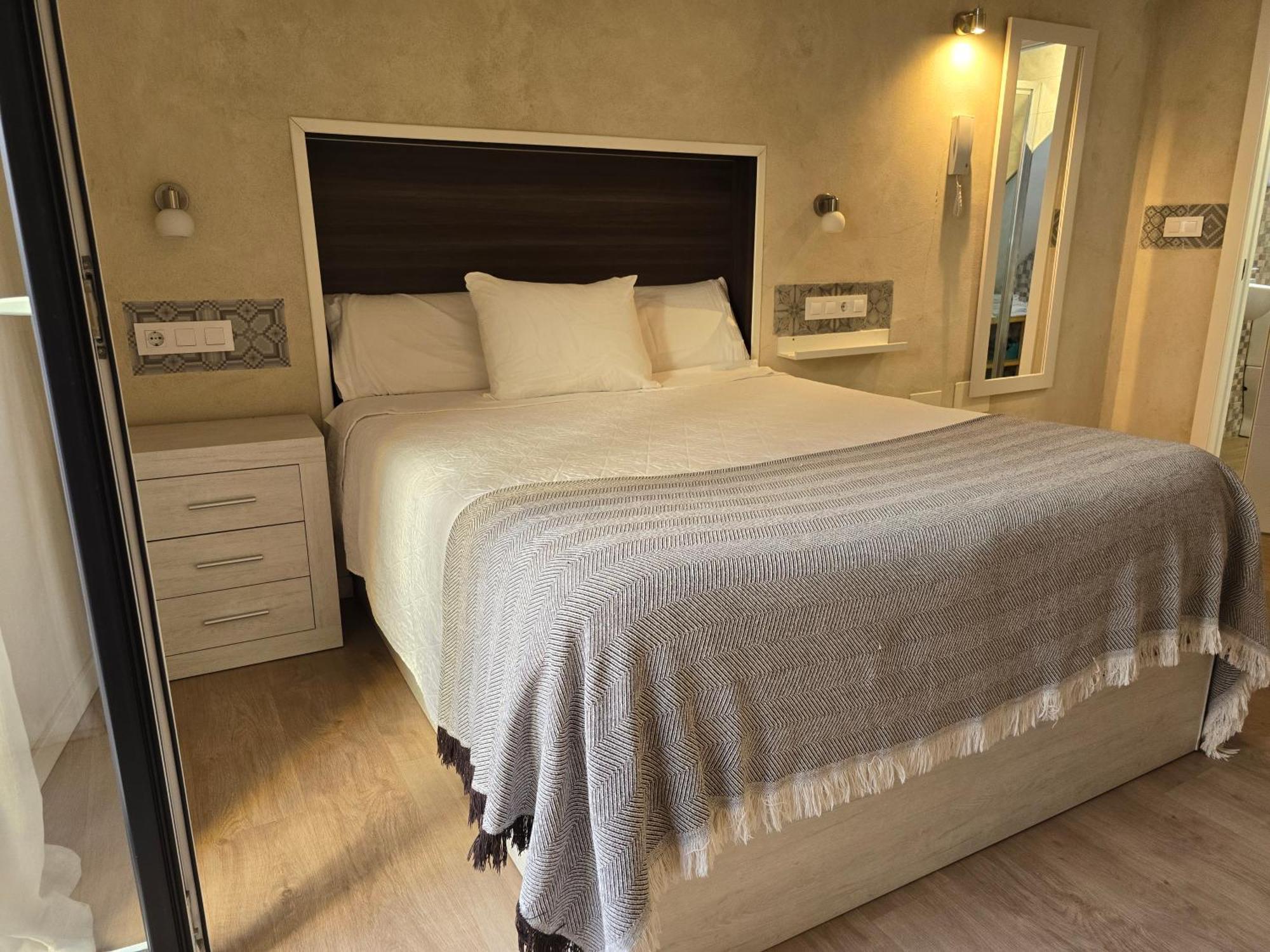 Ferienwohnung La Isla De Mirabel Plasencia Exterior foto
